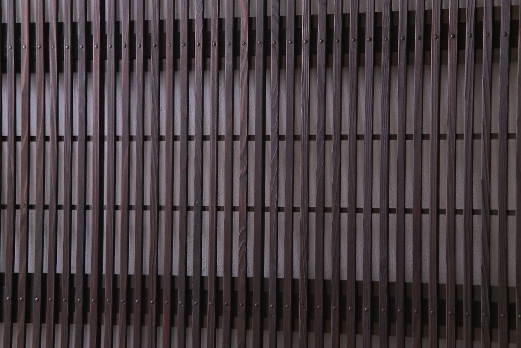 昭和レトロ　板ガラス裏障子留め　ケヤキ材　個性的な組み合わせが魅力の格子戸(ガラス帯戸、仕切り戸、引き戸、建具)2枚組