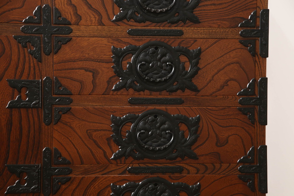 中古　美品　岩谷堂箪笥　迫力ある杢目が印象的なサイドボード(引き出し、チェスト、和たんす)(R-055139)
