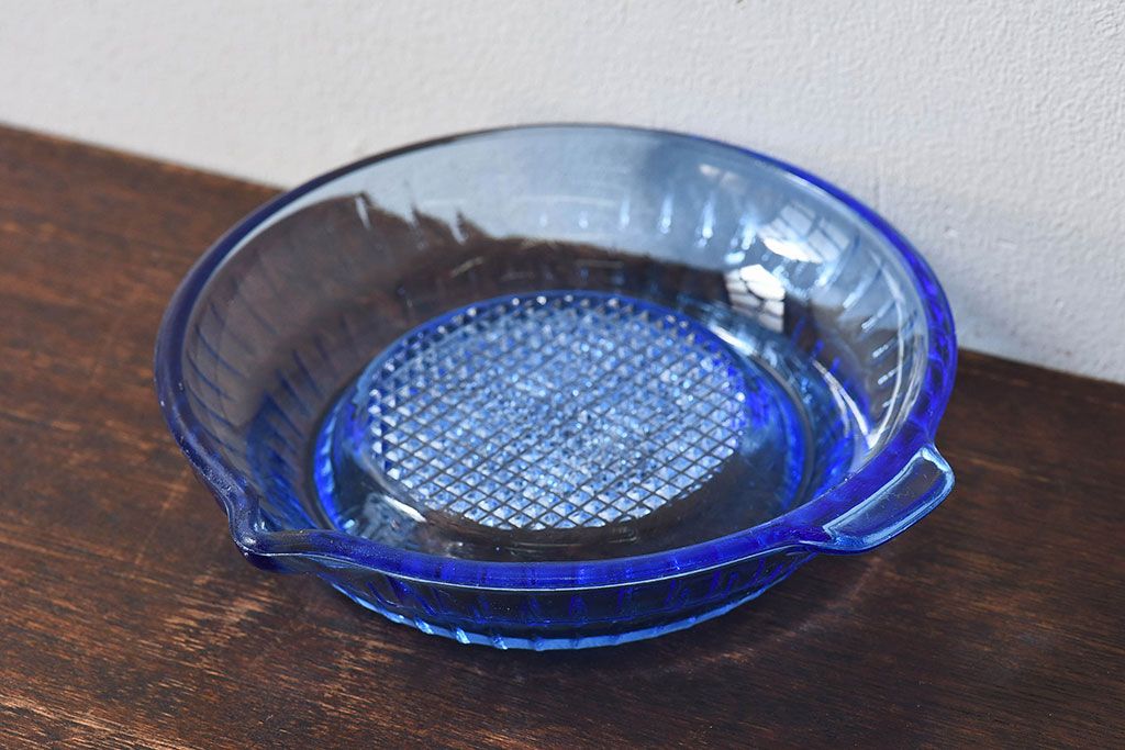 アンティーク雑貨　昭和レトロ　色ガラスのおろし器(プレスガラス)