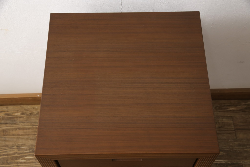 中古　超美品　CONDE　HOUSE(カンディハウス)　ウォールナット　ストライプ　DR-46　落ち着いた色合いとシンプルなデザインが魅力のサイドデスク(サイドチェスト、ナイトテーブル、サイドテーブル)(定価約20万円)(R-058169)