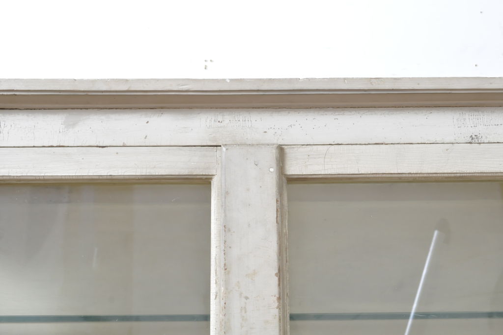 和製アンティーク　脚(台輪)リメイク　ホワイトカラーが可愛らしいケビントガラスケース(ショーケース、陳列棚、飾り棚、収納棚)(R-062641)