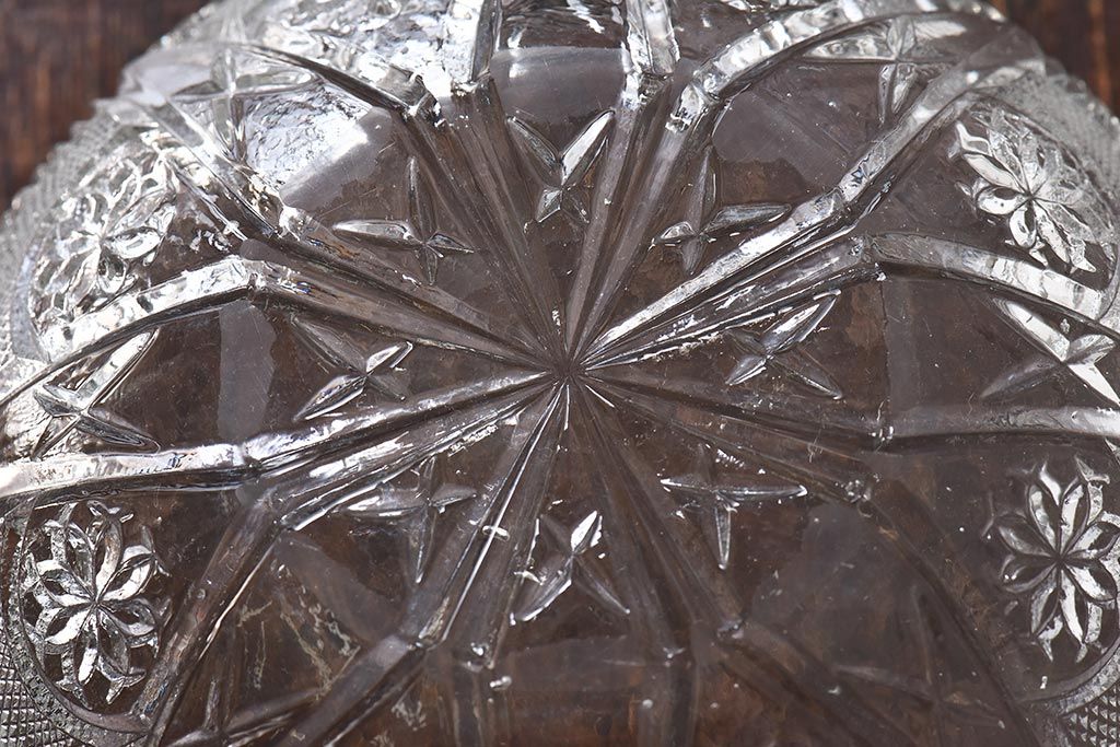 アンティーク雑貨　昭和レトロ　上品な雰囲気漂うガラス鉢(深皿、器、プレスガラス)