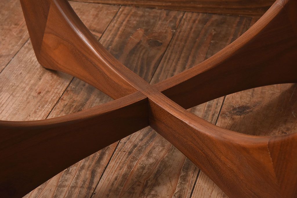 G-PLAN(ジープラン) 北欧家具 デザインの効いた足が特徴のガラス G-PLAN(ジープラン) 北欧家具 デザインの効いた足が特徴のガラス