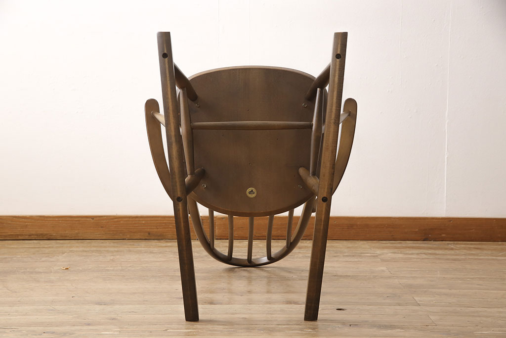 中古　ERCOL(アーコール)　木の温もり溢れるクエーカーロッキングチェア(アームチェア、板座チェア)(R-052440)