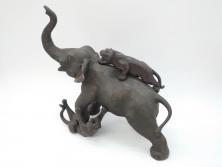 【古美術買取】金工師　塚原常光作(Tsukahara Tsunemitsu)　象とライオンの戦い　ブロンズ像(ゾウ、トラ、置物、オブジェ)を買取りました。