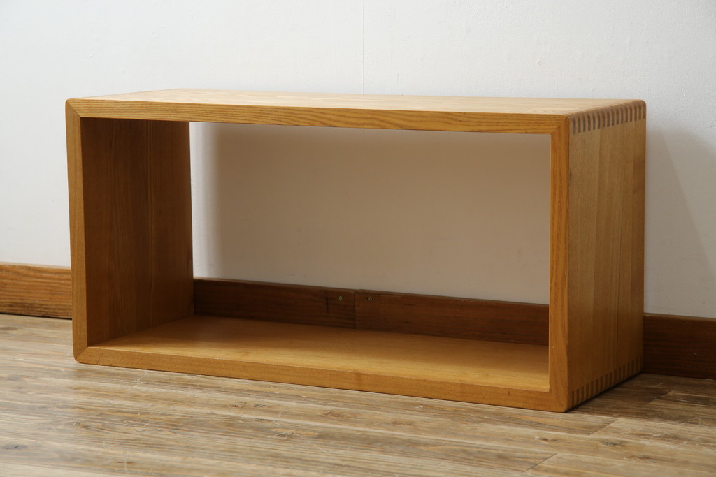 中古　タモ材　高島屋購入品　シンプルなデザインで使いやすいディスプレイラック(飾り棚、収納棚、オープンラック)(R-072774)