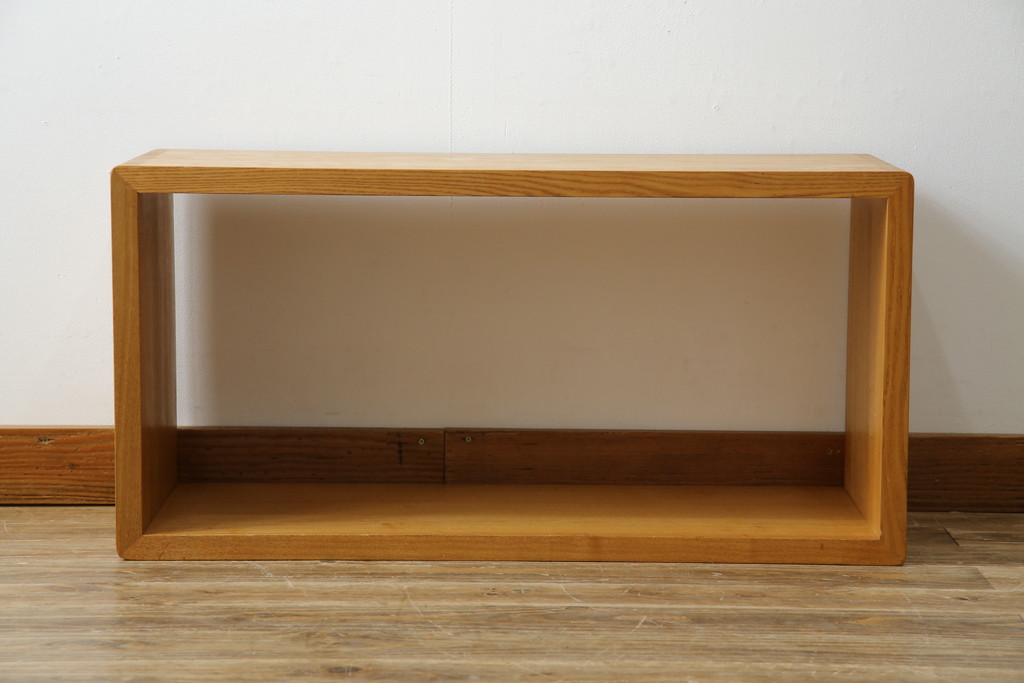 中古　タモ材　高島屋購入品　シンプルなデザインで使いやすいディスプレイラック(飾り棚、収納棚、オープンラック)(R-072774)