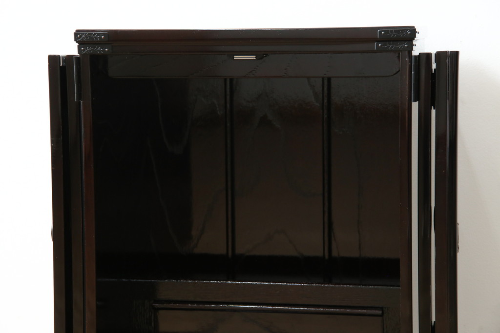 新品　未使用　仙台箪笥　落ち着きのある色味が魅力的な仏壇と仏具のセット(仙台仏壇)(定価約30万円)(R-078841)