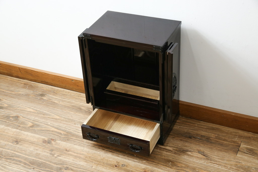 新品　未使用　仙台箪笥　落ち着きのある色味が魅力的な仏壇と仏具のセット(仙台仏壇)(定価約30万円)(R-078841)