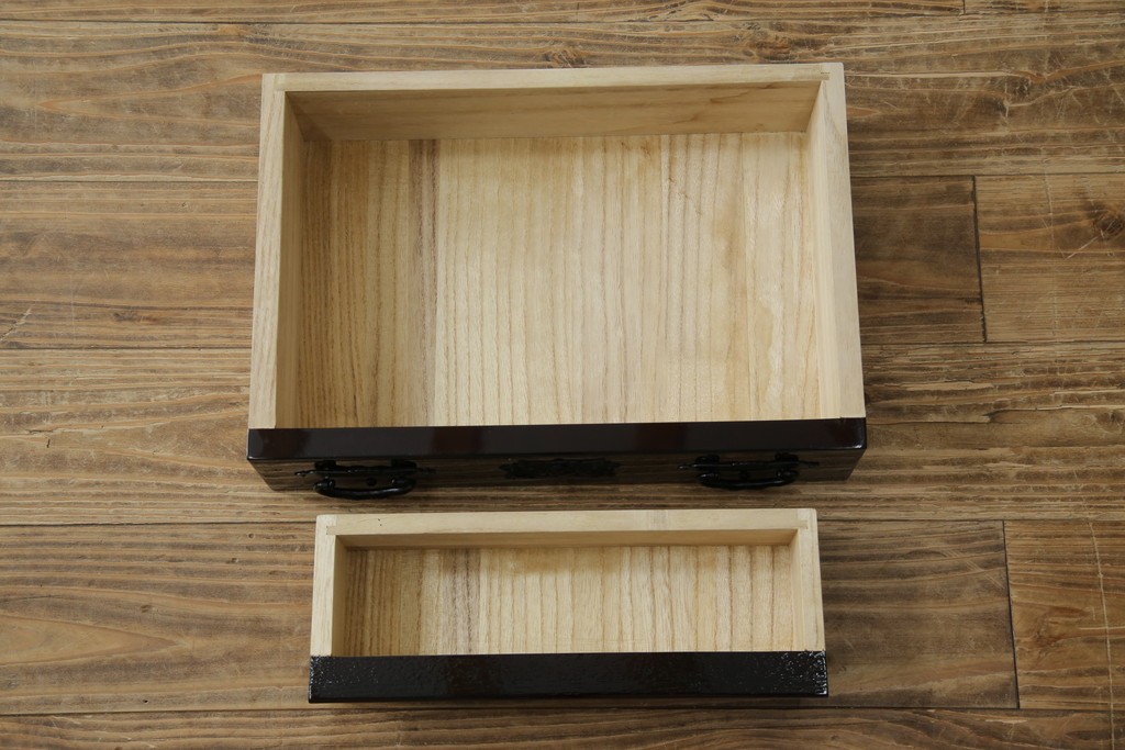 新品　未使用　仙台箪笥　落ち着きのある色味が魅力的な仏壇と仏具のセット(仙台仏壇)(定価約30万円)(R-078841)