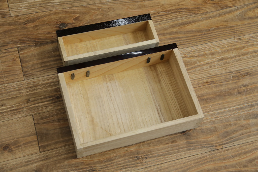 新品　未使用　仙台箪笥　落ち着きのある色味が魅力的な仏壇と仏具のセット(仙台仏壇)(定価約30万円)(R-078841)