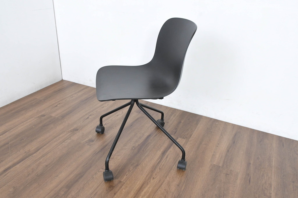 中古　美品　イタリア　マジス(MAGIS)　トロイ 4スター・キャスター(TROY, 4 STAR WHEELS)　マルセル・ワンダース(MARCEL WANDERS)デザイン　 機能性と美しさを兼ね備えたデザインが空間にモダンで軽快な印象を与えるキャスターチェア6脚セット(オフィスチェア、ミーティングチェア、椅子、イス、ダイニングチェア、バラ売り可能)(定価約45万円)(R-083602)