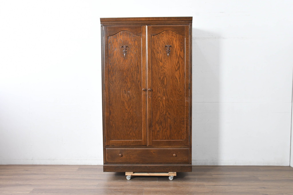 中古　美品　三越家具　ブルージュ(Brugge)　英国カントリースタイル 気品ただよう木目が魅力のアンティーク風ワードローブ(洋服タンス、衣装タンス、キャビネット、収納棚、戸棚)(R-083530)