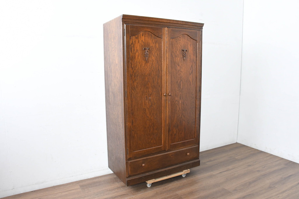 中古　美品　三越家具　ブルージュ(Brugge)　英国カントリースタイル 気品ただよう木目が魅力のアンティーク風ワードローブ(洋服タンス、衣装タンス、キャビネット、収納棚、戸棚)(R-083530)