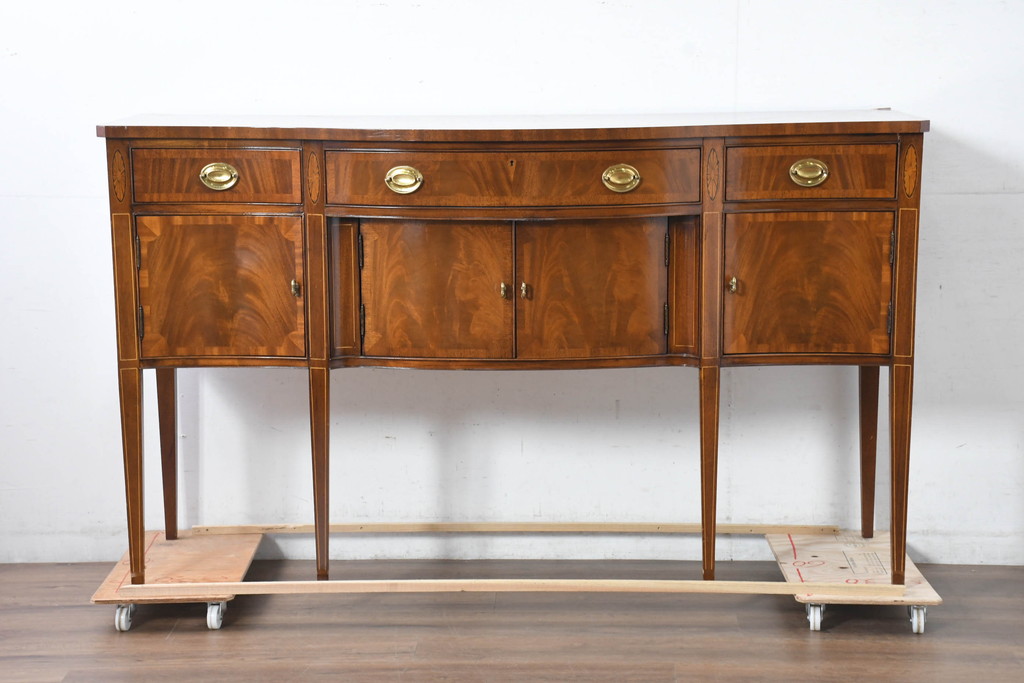 中古　高級品　マホガニー材　ヒッコリーチェア(HICKORY CHAIR)　優雅な象嵌が印象的なサイドボード(コンソールテーブル、サイドキャビネット、収納棚、戸棚、飾り棚)(定価約94万円)(R-083592)