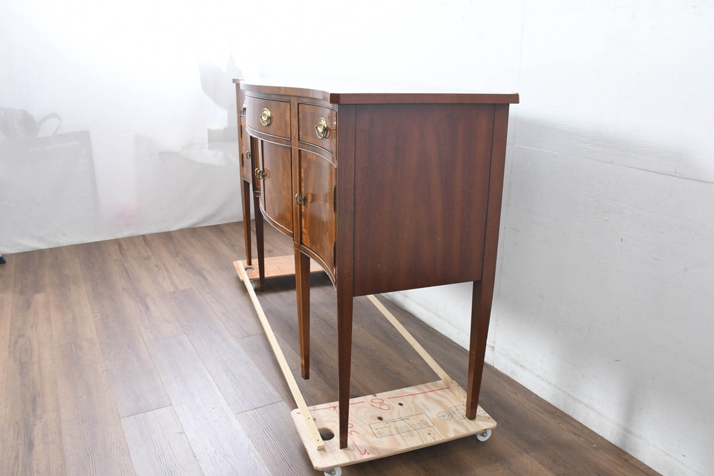 中古　高級品　マホガニー材　ヒッコリーチェア(HICKORY CHAIR)　優雅な象嵌が印象的なサイドボード(コンソールテーブル、サイドキャビネット、収納棚、戸棚、飾り棚)(定価約94万円)(R-083592)