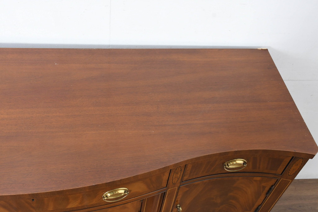 中古　高級品　マホガニー材　ヒッコリーチェア(HICKORY CHAIR)　優雅な象嵌が印象的なサイドボード(コンソールテーブル、サイドキャビネット、収納棚、戸棚、飾り棚)(定価約94万円)(R-083592)