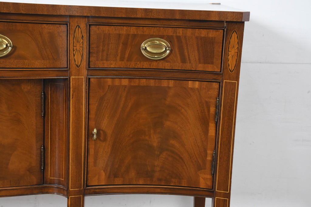 中古　高級品　マホガニー材　ヒッコリーチェア(HICKORY CHAIR)　優雅な象嵌が印象的なサイドボード(コンソールテーブル、サイドキャビネット、収納棚、戸棚、飾り棚)(定価約94万円)(R-083592)