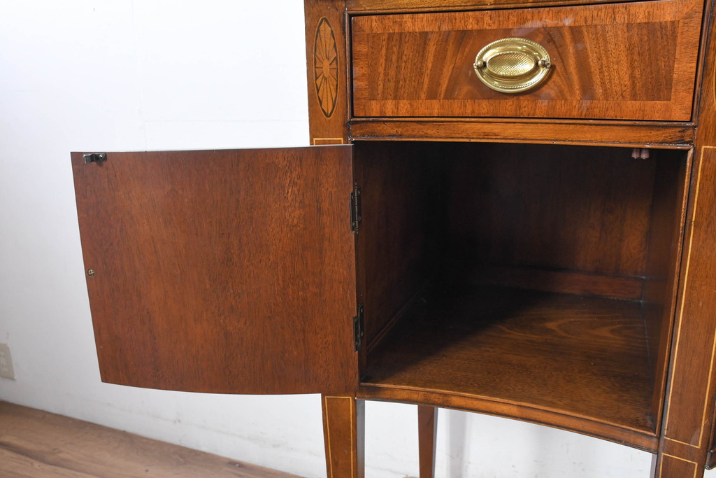 中古　高級品　マホガニー材　ヒッコリーチェア(HICKORY CHAIR)　優雅な象嵌が印象的なサイドボード(コンソールテーブル、サイドキャビネット、収納棚、戸棚、飾り棚)(定価約94万円)(R-083592)