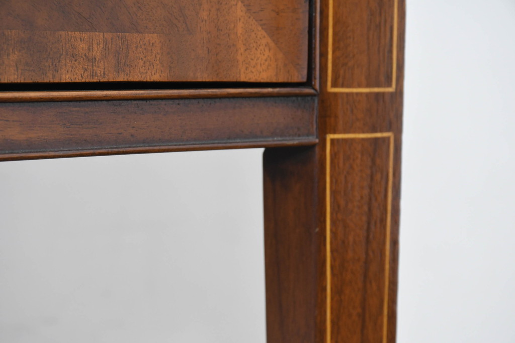 中古　高級品　マホガニー材　ヒッコリーチェア(HICKORY CHAIR)　優雅な象嵌が印象的なサイドボード(コンソールテーブル、サイドキャビネット、収納棚、戸棚、飾り棚)(定価約94万円)(R-083592)