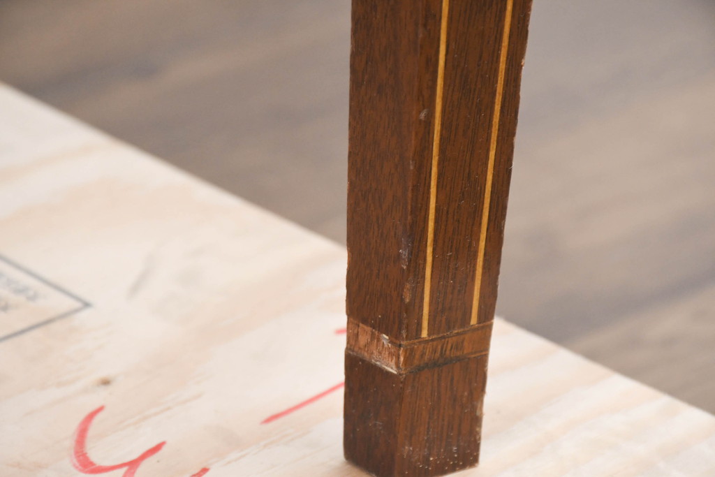 中古　高級品　マホガニー材　ヒッコリーチェア(HICKORY CHAIR)　優雅な象嵌が印象的なサイドボード(コンソールテーブル、サイドキャビネット、収納棚、戸棚、飾り棚)(定価約94万円)(R-083592)