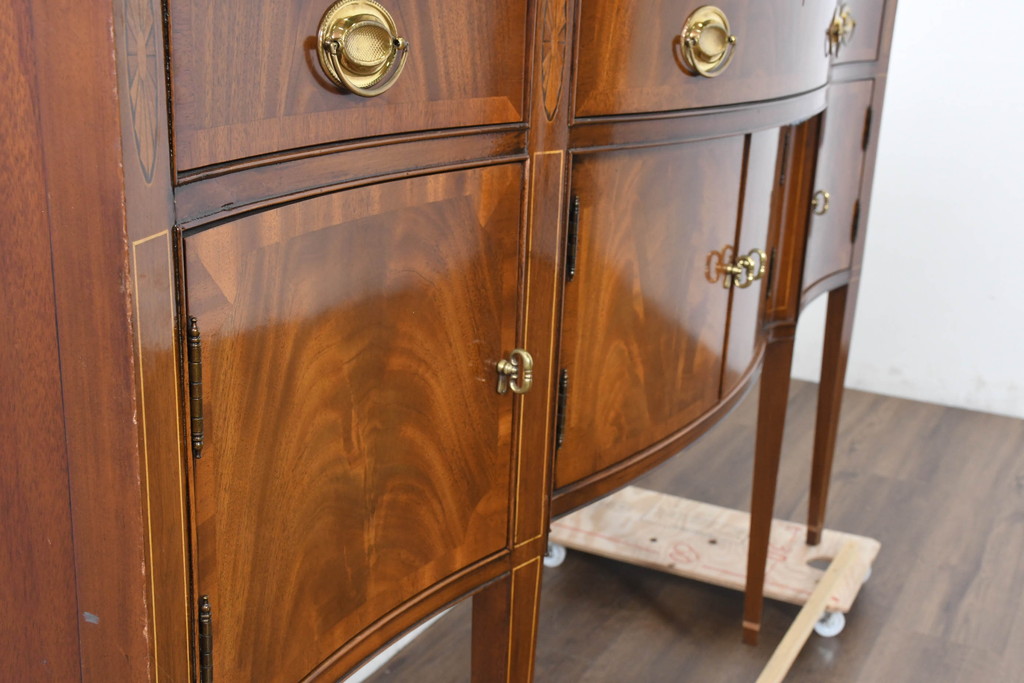 中古　高級品　マホガニー材　ヒッコリーチェア(HICKORY CHAIR)　優雅な象嵌が印象的なサイドボード(コンソールテーブル、サイドキャビネット、収納棚、戸棚、飾り棚)(定価約94万円)(R-083592)