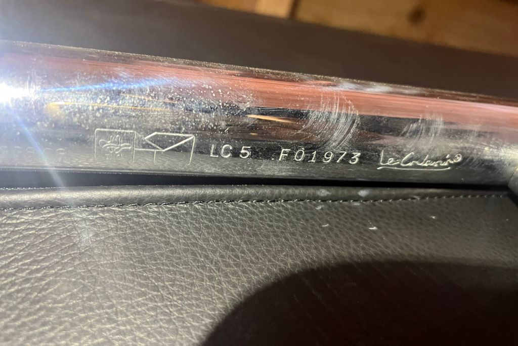 中古　美品　本革(レザー)　Cassina(カッシーナ)　Le Corbusier(ル・コルビュジエ)　LC5　シンプルモダンなデザインが素敵な3人掛けソファ(3Pソファ、三人掛け)(定価約174万円)(R-068573)