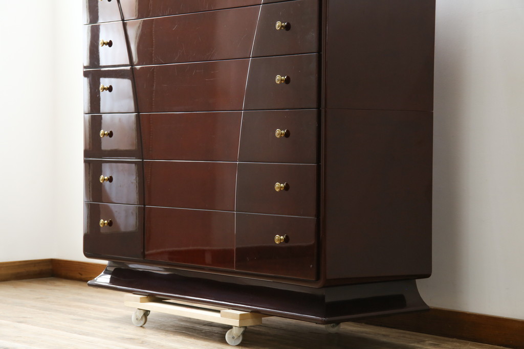 中古　美品　最高級　家具の宝石　キットファニチュア(KIT FURNITURE)　北谷家具　イタリアンデザイン　艶やかな木肌と美しい曲線デザインが魅力!!上品な取っ手が高級感を演出するチェスト(洋服タンス、サイドチェスト、衣装箪笥、整理箪笥、収納箪笥、引き出し)(定価約75万円)(R-083344)