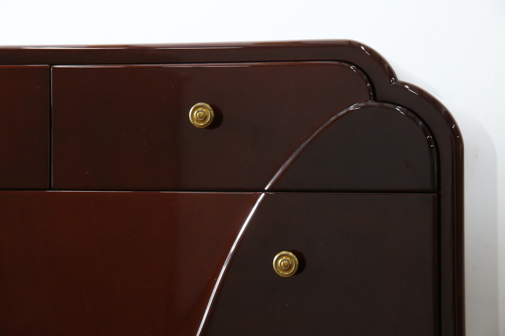 中古　美品　最高級　家具の宝石　キットファニチュア(KIT FURNITURE)　北谷家具　イタリアンデザイン　艶やかな木肌と美しい曲線デザインが魅力!!上品な取っ手が高級感を演出するチェスト(洋服タンス、サイドチェスト、衣装箪笥、整理箪笥、収納箪笥、引き出し)(定価約75万円)(R-083344)