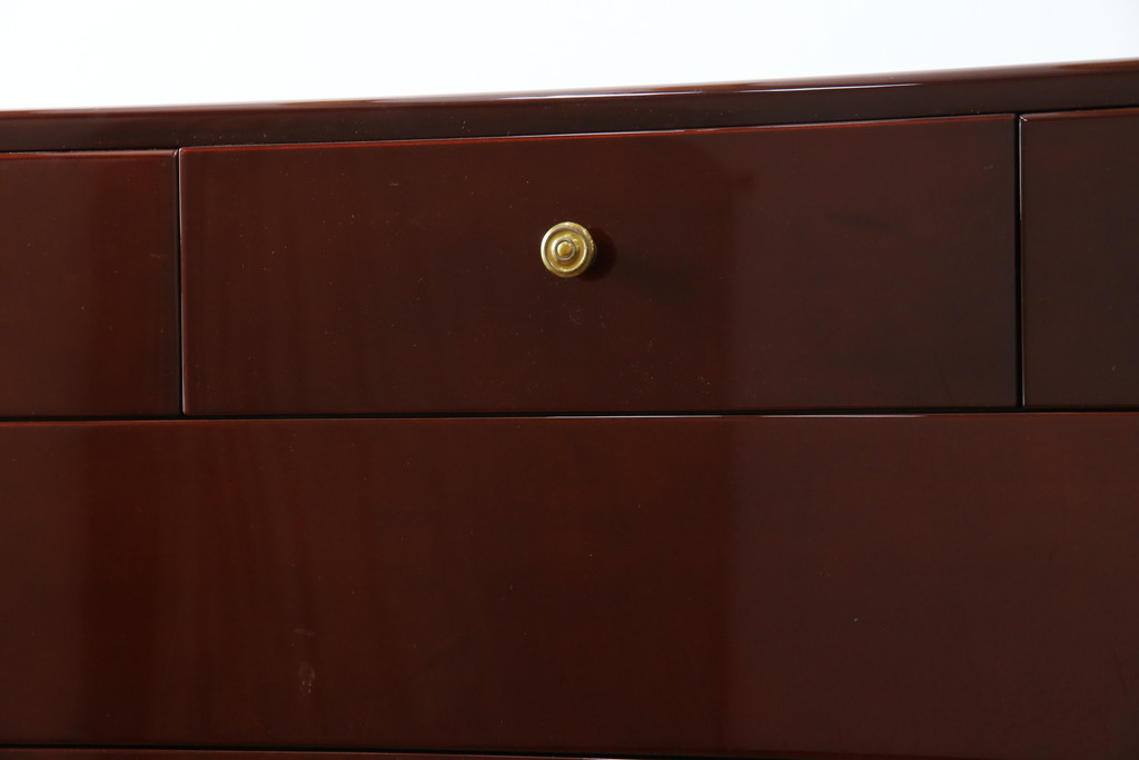 中古　美品　最高級　家具の宝石　キットファニチュア(KIT FURNITURE)　北谷家具　イタリアンデザイン　艶やかな木肌と美しい曲線デザインが魅力!!上品な取っ手が高級感を演出するチェスト(洋服タンス、サイドチェスト、衣装箪笥、整理箪笥、収納箪笥、引き出し)(定価約75万円)(R-083344)