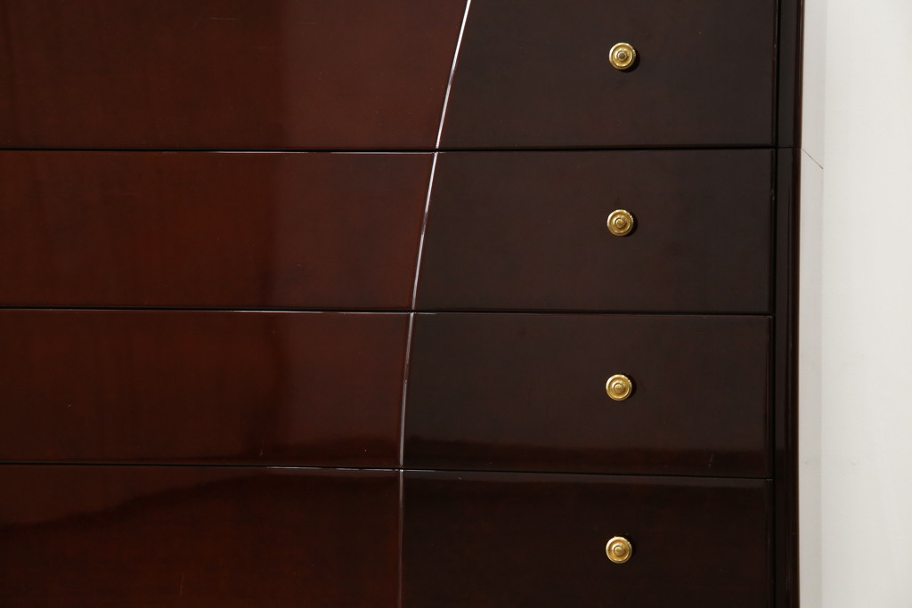 中古　美品　最高級　家具の宝石　キットファニチュア(KIT FURNITURE)　北谷家具　イタリアンデザイン　艶やかな木肌と美しい曲線デザインが魅力!!上品な取っ手が高級感を演出するチェスト(洋服タンス、サイドチェスト、衣装箪笥、整理箪笥、収納箪笥、引き出し)(定価約75万円)(R-083344)