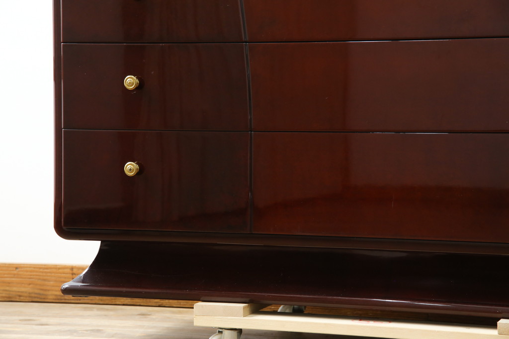 中古　美品　最高級　家具の宝石　キットファニチュア(KIT FURNITURE)　北谷家具　イタリアンデザイン　艶やかな木肌と美しい曲線デザインが魅力!!上品な取っ手が高級感を演出するチェスト(洋服タンス、サイドチェスト、衣装箪笥、整理箪笥、収納箪笥、引き出し)(定価約75万円)(R-083344)