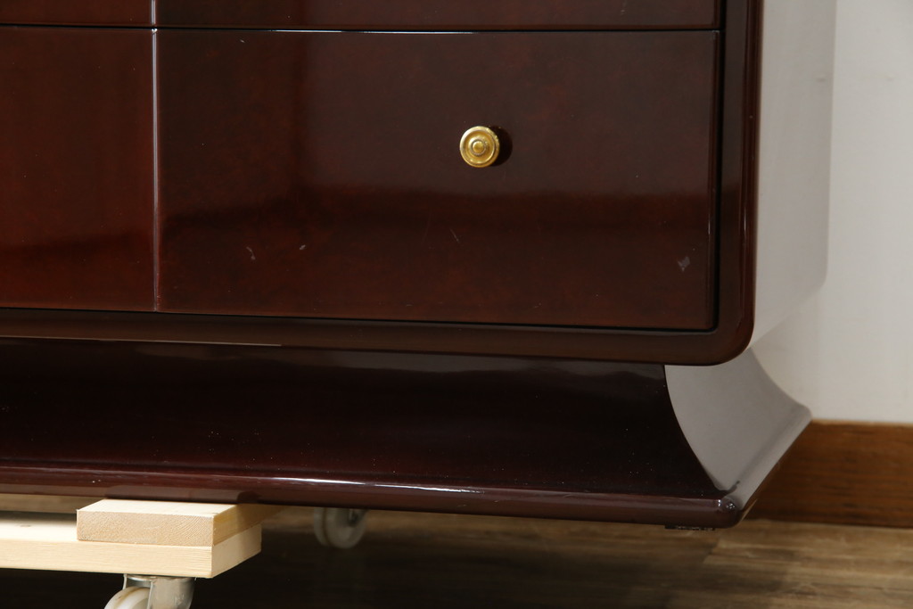 中古　美品　最高級　家具の宝石　キットファニチュア(KIT FURNITURE)　北谷家具　イタリアンデザイン　艶やかな木肌と美しい曲線デザインが魅力!!上品な取っ手が高級感を演出するチェスト(洋服タンス、サイドチェスト、衣装箪笥、整理箪笥、収納箪笥、引き出し)(定価約75万円)(R-083344)