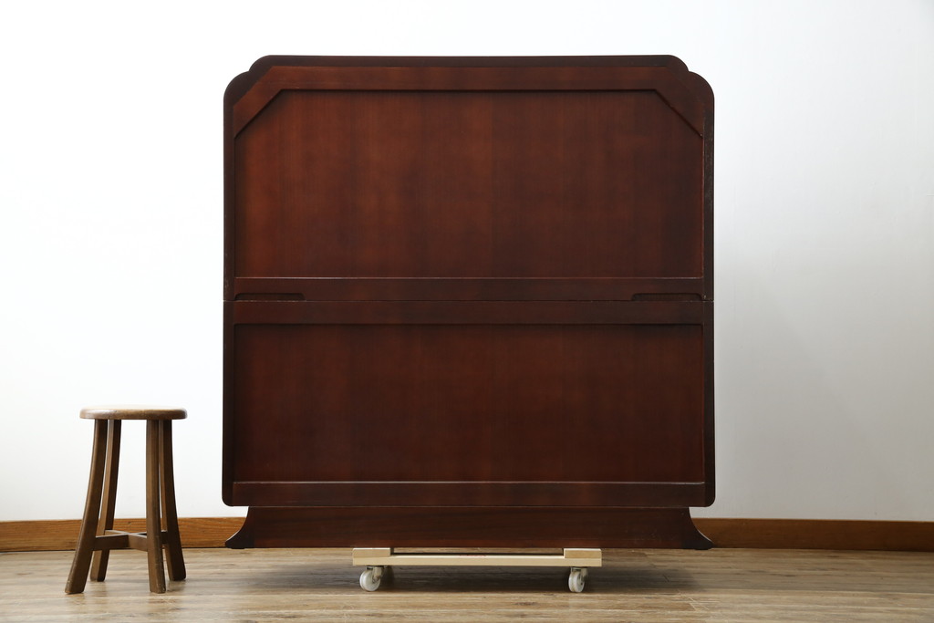 中古　美品　最高級　家具の宝石　キットファニチュア(KIT FURNITURE)　北谷家具　イタリアンデザイン　艶やかな木肌と美しい曲線デザインが魅力!!上品な取っ手が高級感を演出するチェスト(洋服タンス、サイドチェスト、衣装箪笥、整理箪笥、収納箪笥、引き出し)(定価約75万円)(R-083344)