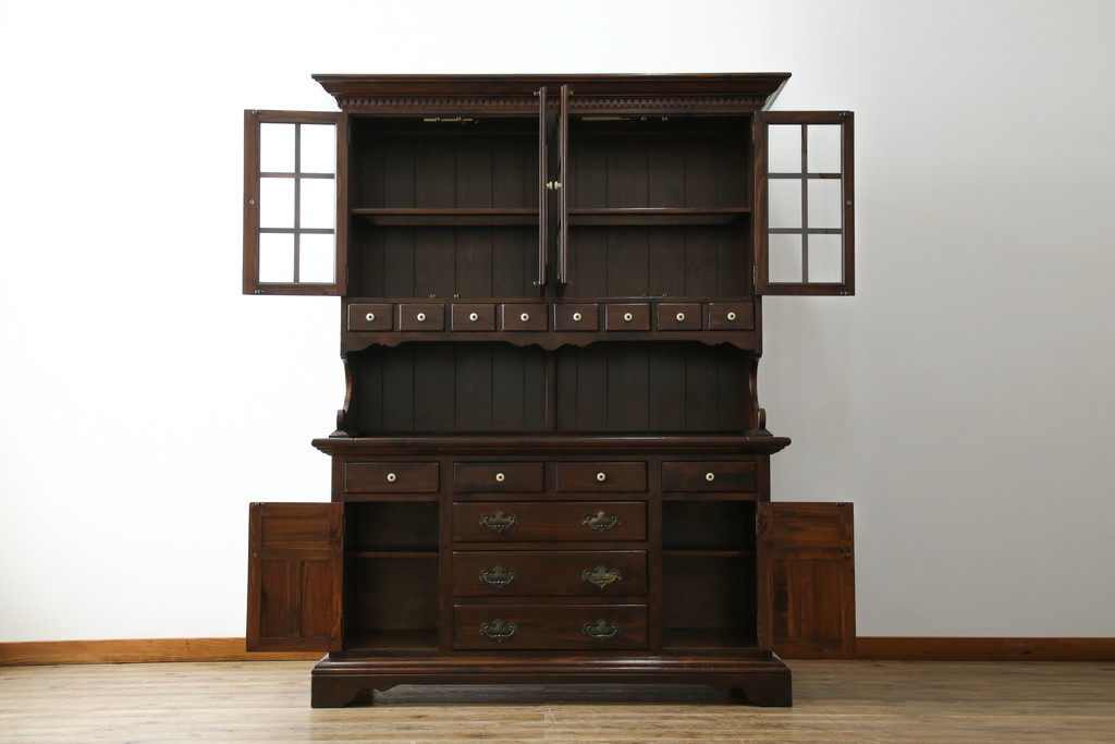 中古　美品　ETHAN ALLEN(イーセンアーレン)　深みのある色合いが魅力的なカントリー調のカップボード(食器棚、キャビネット、収納棚、戸棚)(R-078620)