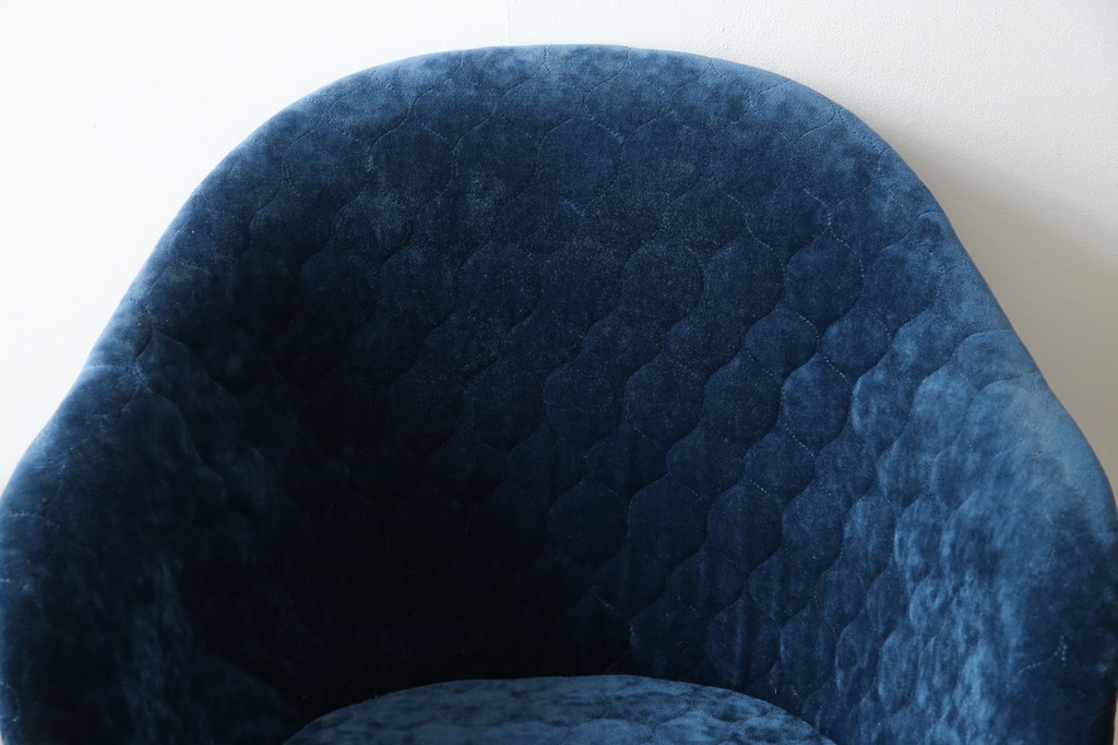 中古　ボーコンセプト(BoConcept)　アデレート(ADELAIDE)　柔らかな曲線とシンプルなフォルムの回転式アームチェア(回転チェア、回転椅子、イス)(定価約14万円)(R-083343)