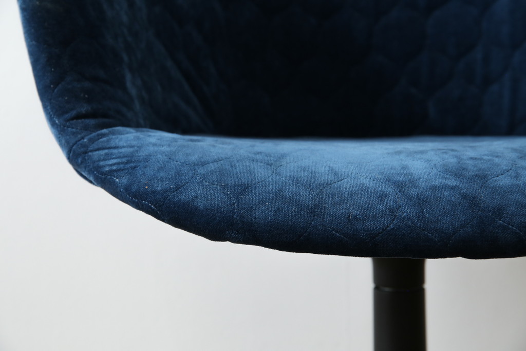 中古　ボーコンセプト(BoConcept)　アデレート(ADELAIDE)　柔らかな曲線とシンプルなフォルムの回転式アームチェア(回転チェア、回転椅子、イス)(定価約14万円)(R-083343)