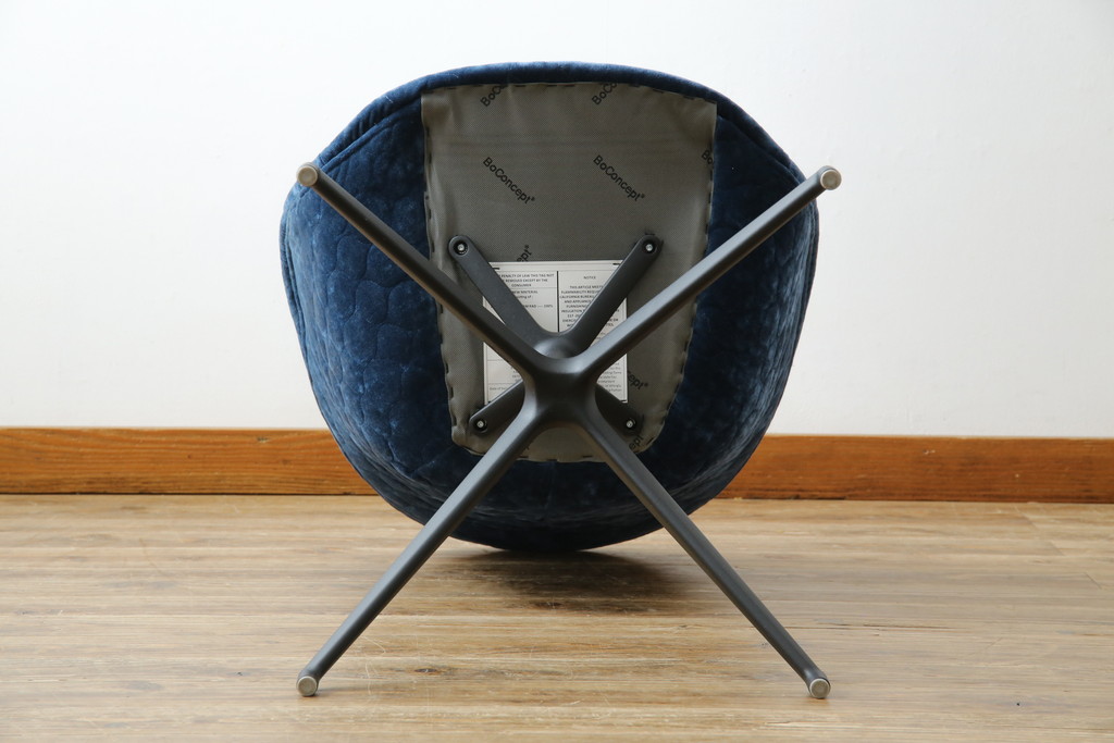 中古　ボーコンセプト(BoConcept)　アデレート(ADELAIDE)　柔らかな曲線とシンプルなフォルムの回転式アームチェア(回転チェア、回転椅子、イス)(定価約14万円)(R-083343)