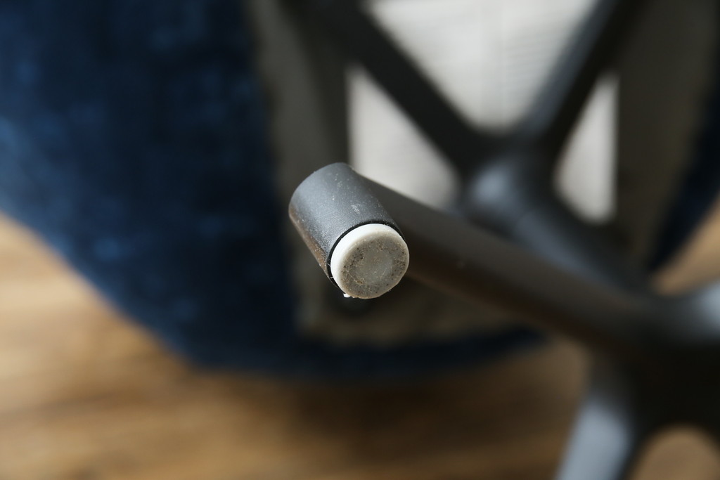 中古　ボーコンセプト(BoConcept)　アデレート(ADELAIDE)　柔らかな曲線とシンプルなフォルムの回転式アームチェア(回転チェア、回転椅子、イス)(定価約14万円)(R-083343)