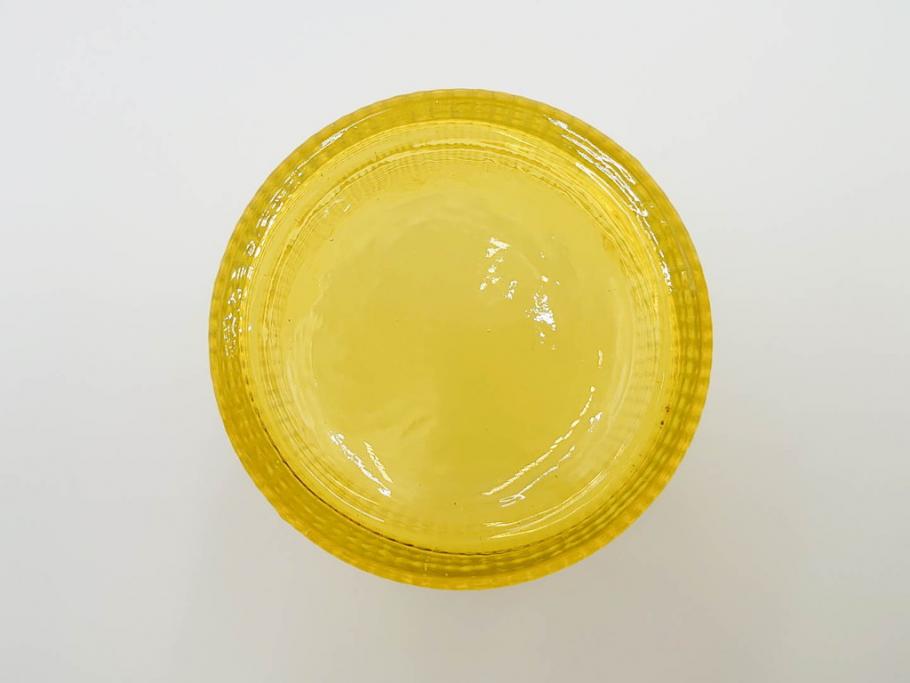 大正〜昭和初期　花文　黄色　ガラス　鮮やかな色合いが食卓に明るさと個性を添える水差し&コップ2客セット(硝子、ジャグ、蓋付き、魚子、ピッチャー、グラス、和ガラス)(R-083565)