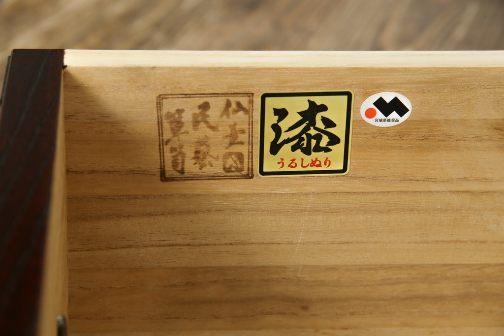 中古　美品　欅産業　凝ったつくりの大振りの金具が目を惹く仙台箪笥サイドボード(サイドチェスト、ローチェスト、収納箪笥、衣装箪笥、引き出し)(R-083346)