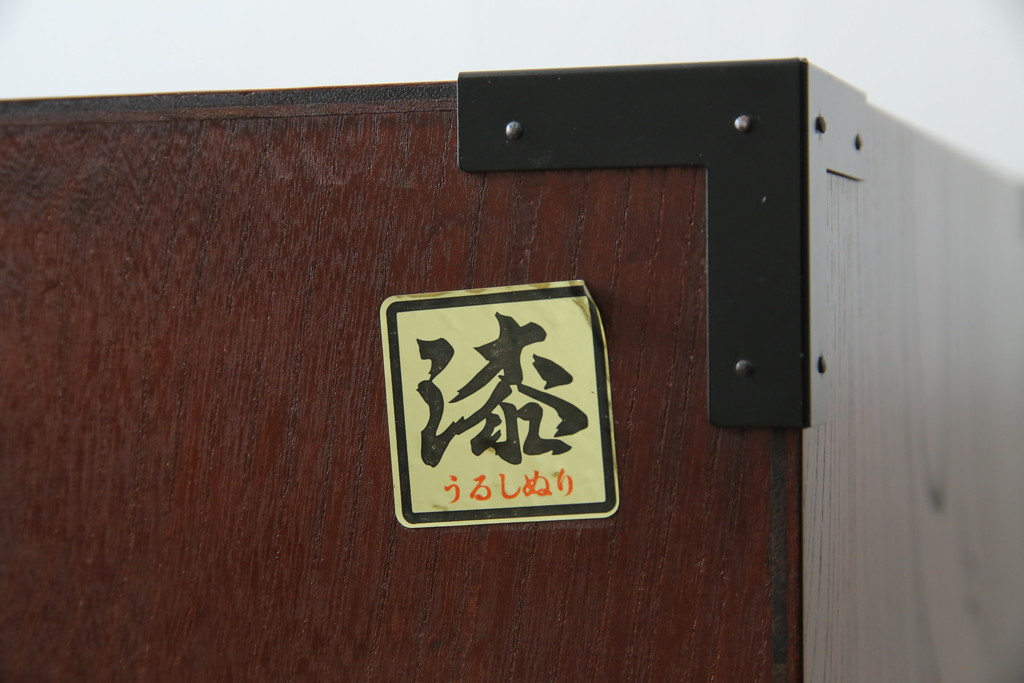 中古　美品　欅産業　凝ったつくりの大振りの金具が目を惹く仙台箪笥サイドボード(サイドチェスト、ローチェスト、収納箪笥、衣装箪笥、引き出し)(R-083346)