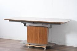 中古　美品　希少な廃番品　最大幅267cm　BoConcept(ボーコンセプト)　Occa(オッカ)　洗練された上品さが目を引くウォールナット材の伸長式ダイニングテーブル(エクステンションテーブル、拡張式テーブル、食卓、4人掛け、6人掛け、8人掛け、4人用、6人用、8人用)(R-083712)