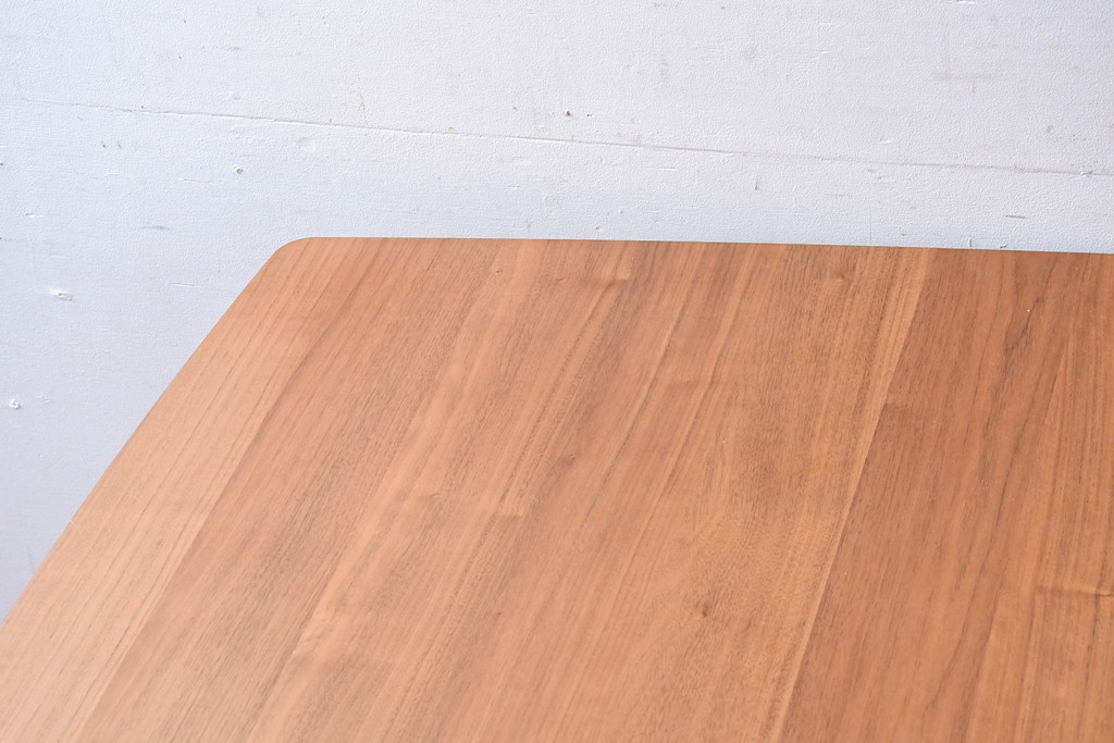 中古　美品　希少な廃番品　最大幅267cm　BoConcept(ボーコンセプト)　Occa(オッカ)　洗練された上品さが目を引くウォールナット材の伸長式ダイニングテーブル(エクステンションテーブル、拡張式テーブル、食卓、4人掛け、6人掛け、8人掛け、4人用、6人用、8人用)(R-083712)