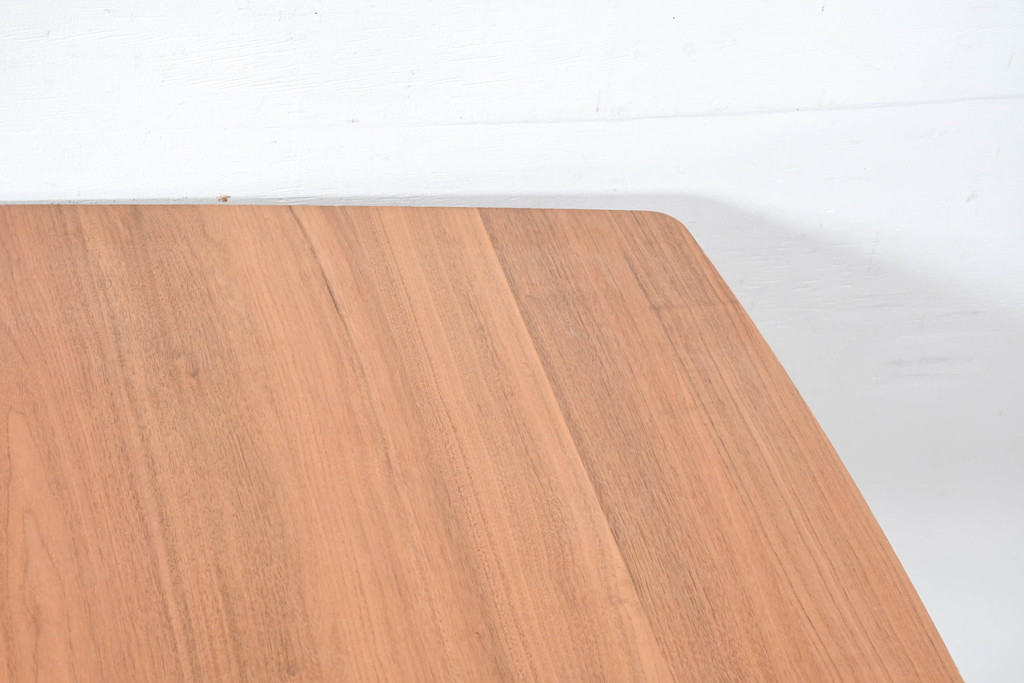 中古　美品　希少な廃番品　最大幅267cm　BoConcept(ボーコンセプト)　Occa(オッカ)　洗練された上品さが目を引くウォールナット材の伸長式ダイニングテーブル(エクステンションテーブル、拡張式テーブル、食卓、4人掛け、6人掛け、8人掛け、4人用、6人用、8人用)(R-083712)