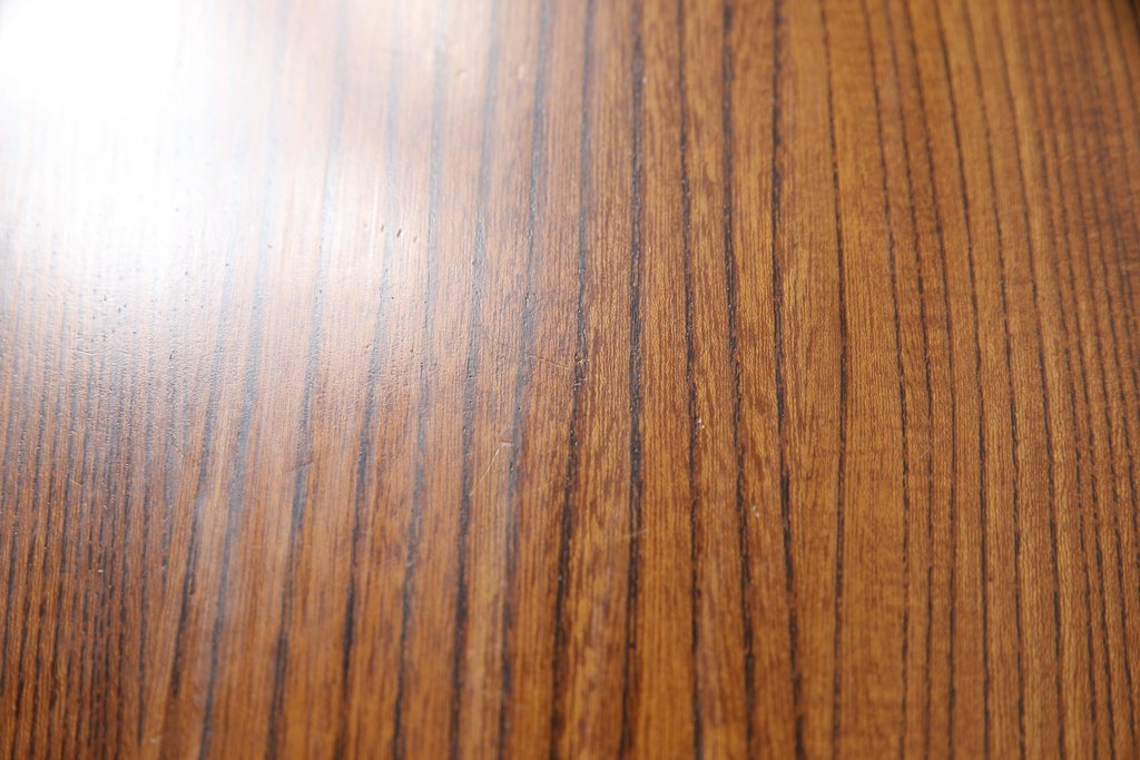中古　美品　高級　国産品手造り　総欅(ケヤキ)材　漆塗り　シンプルなデザインの中に品を感じるサイドテーブル(ローテーブル、コーヒーテーブル)(R-057913)