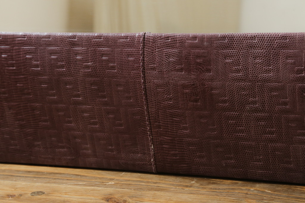 中古　FENDI CASA(フェンディ カーサ)　本革(レザー)　FFロゴ　シンプルながらゴージャスな雰囲気漂う特大姿見(全身鏡、full length、ミラー、カガミ、エンボス加工)(R-076494)