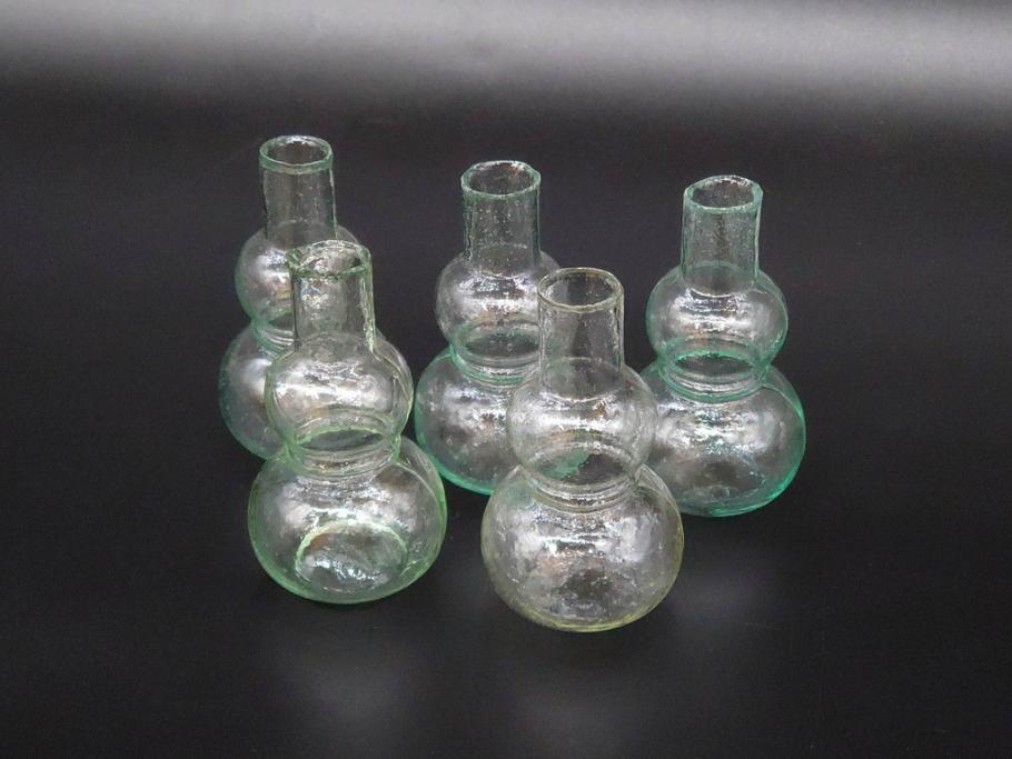 戦前　当時物　瓢箪型　気泡や絶妙なフォルムが味わいのあるニッキ水瓶5個セット(豆ガラス、ちびニッキ水、ガラス容器、駄菓子屋ビン、ペロペロ、レトロガラス、一輪挿し、ひょうたん)(R-077061)