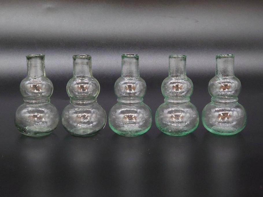戦前　当時物　瓢箪型　気泡や絶妙なフォルムが味わいのあるニッキ水瓶5個セット(豆ガラス、ちびニッキ水、ガラス容器、駄菓子屋ビン、ペロペロ、レトロガラス、一輪挿し、ひょうたん)(R-077062)