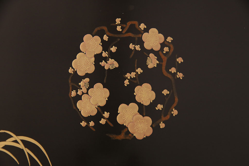 中古　国産　隠し付き　並厚　在銘　輪島塗りの引き戸がおしゃれな三つ重ね総桐箪笥(和タンス、衣装箪笥、桐たんす)(R-042333)